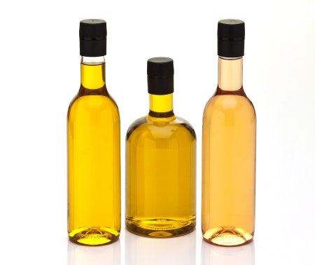 Innovative plastic bottles for oils, sauces, marinades and dressings